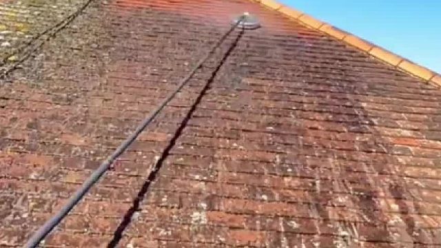 澳洲农村经历雨季后，开始清理家里的别墅！