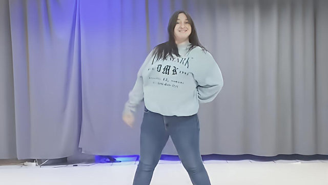 俄罗斯姑娘才艺表演24.03.31_海军(嘎贾)01