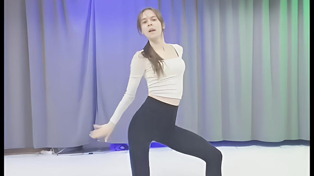 俄罗斯姑娘才艺表演24.03.31_蓝BUFF(欧丽西亚)00