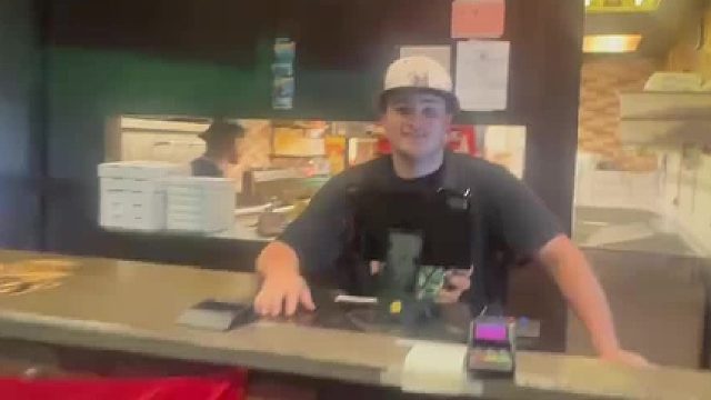 稳定的前台，点餐的顾客，崩溃的厨子，快跑，他要打你了