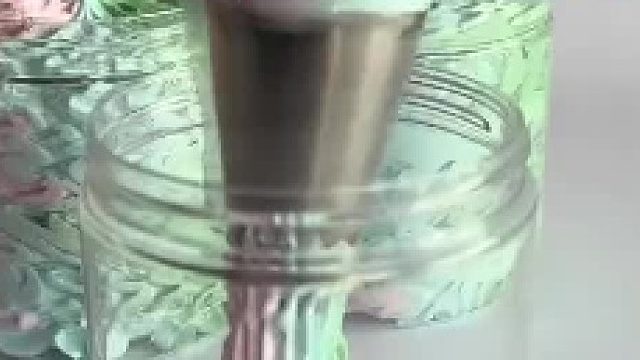 外国小姐姐挤奶油皂，你们会喜欢哪种挤皂方式？  体验