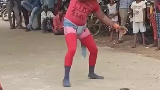 另类的比赛奖品居然是一只羊