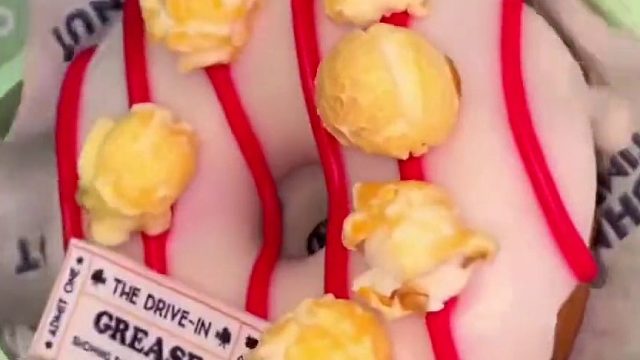 外国小姐姐打包甜甜圈   助眠视频