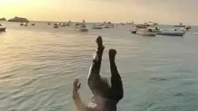 转告他妈妈，今晚不回家吃饭……