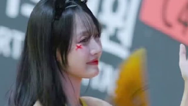 郑雪雅啦啦队直拍，甜酷身段美炸场