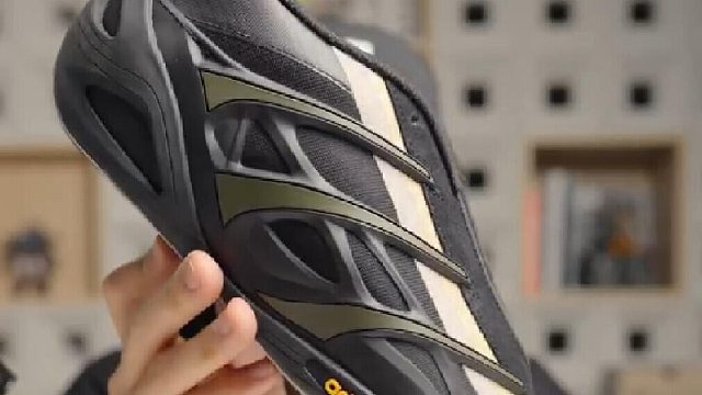 阿迪用鞋子做出了一台梅奔F1赛车