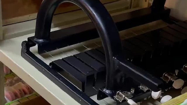 外国小哥哥切肥皂    体验