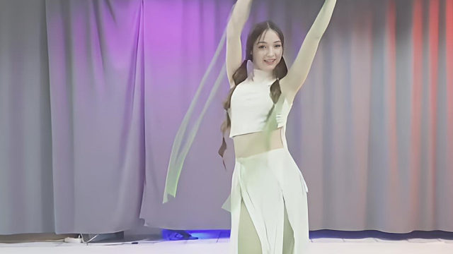 俄罗斯姑娘才艺表演24.03.31_空军(阿妮亚)00