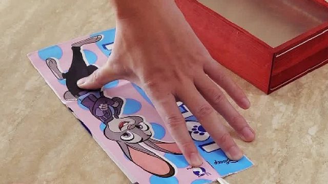 思路打开！自己动手DIY疯狂动物城发光灯箱！