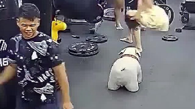 手转了一个圈？？没事吗？