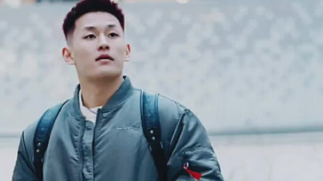 不惧岁月不惧风，少年已然拉满弓！