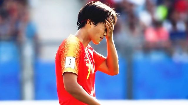 哽咽了！女足王霜成功不容易，说到动情之处抹眼泪