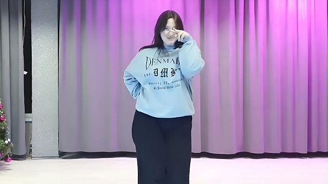 俄罗斯姑娘才艺表演24.02.01_海军(嘎贾)01