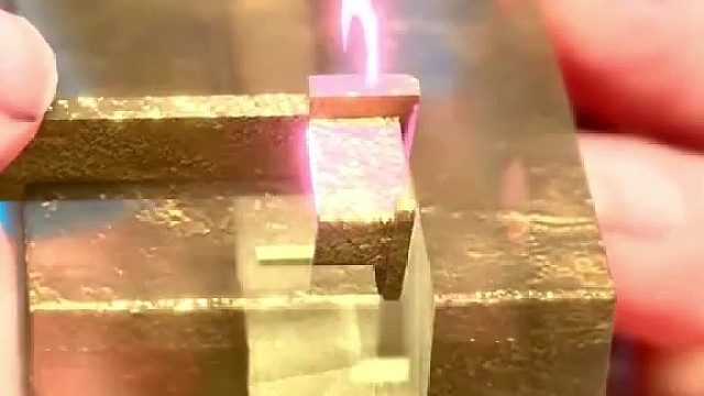 假如你把钥匙插进锁孔会发生什么？