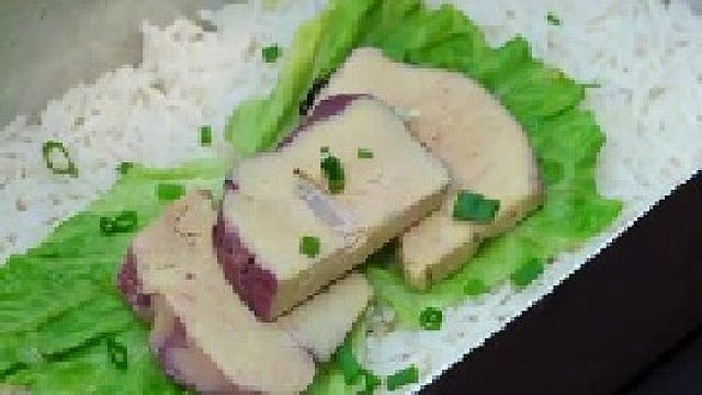 三个各怀心思的人在农村玩盲盒吃饭挑战