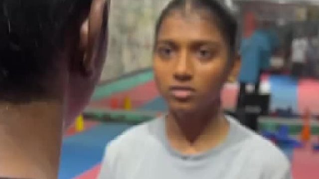 今天练习一个动作：后退半步，直视对方，清晰说‘不’