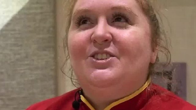 原来是位胖大妈，我一直以为LOL的五杀是一个小姐姐配音的，你这。。