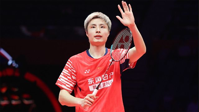 19-20落后！石宇奇上演逆袭，羽联总决赛最不可思议一球诞生了