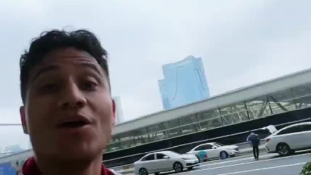 宽敞的车站，一尘不染的列车，换在美国你还想去机场吗？