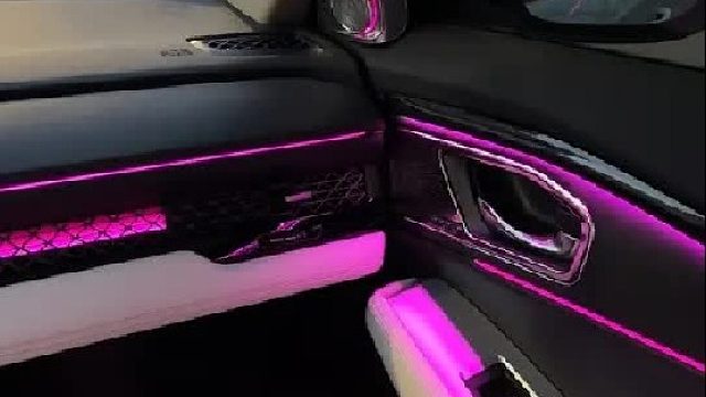 当夜晚降临 氛围灯全部亮起 可以让你忘记一切烦恼”