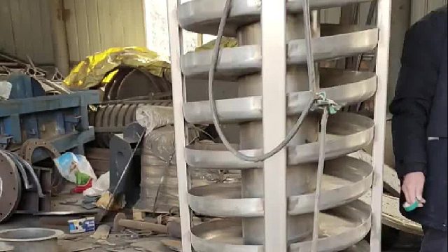 脱水后的填充母料保持物料完整提升送料的垂直盘式上料机