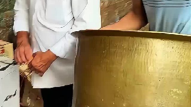 印度街边奶茶店现熬奶茶，好喝不贵干净又卫生！