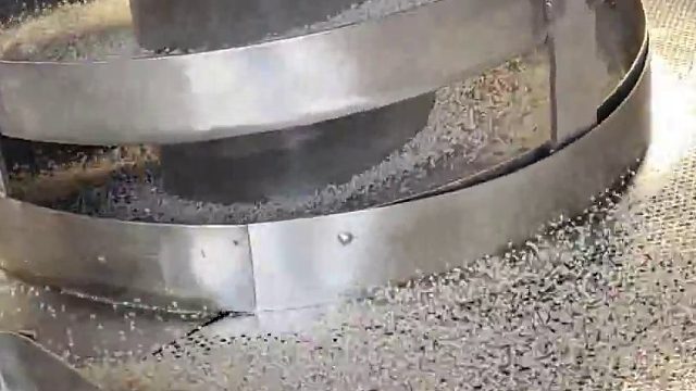 增强钛白pp颗粒降温垂直风冷提升机