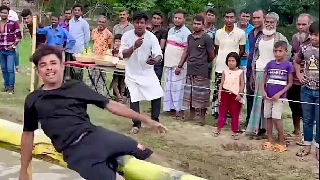 独木桥挑战赛，走到桥头摘下旗子，就能获得神秘大奖