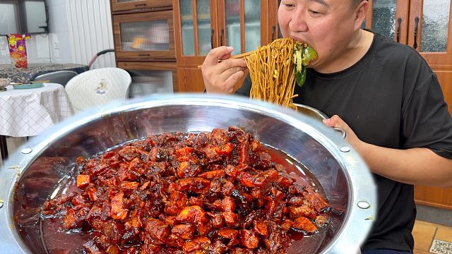 经典老味道，做法简单巨解馋的炸酱面，在家做比面馆还好吃!