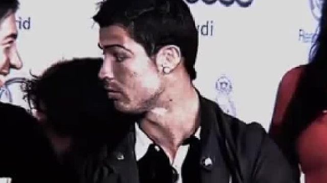 C罗等队友走后看美女看直眼了