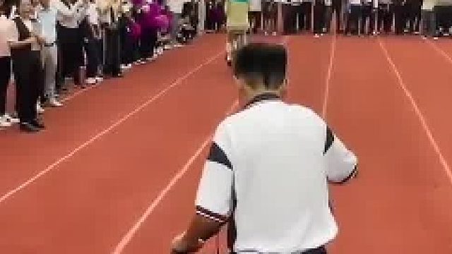 这竞赛终于有了他装13表现的机会了！一定得好好表现！