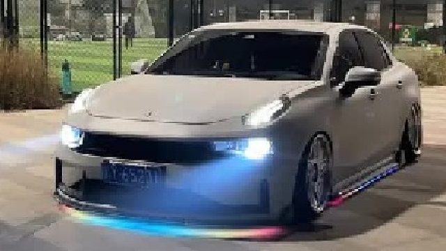 夜幕下的底盘灯 比任何甜言蜜语更懂陪伴