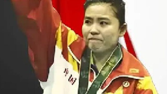 她是乒坛初代大魔王，史上唯一一个女子超级全满贯，邓亚萍