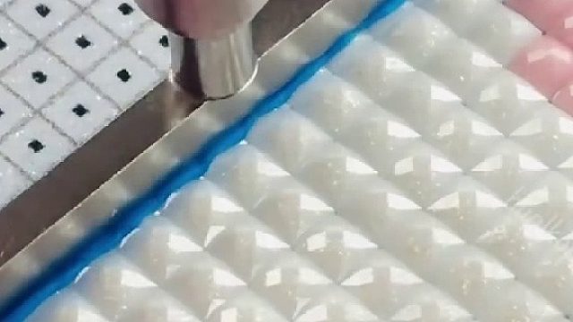 两个视频因违反规定被删为什么？