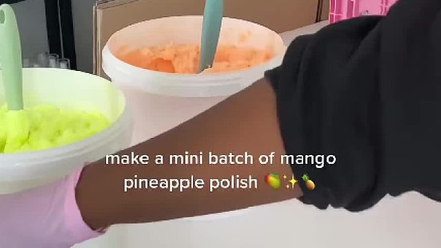 外国小姐姐打包磨砂膏，这回是芒果混菠萝口味  体验  助眠视频