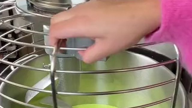 外国小姐姐制作史莱姆，有种纳豆即视感  体验