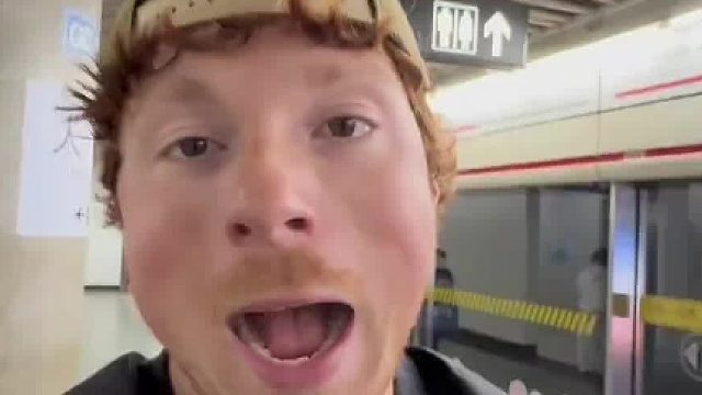 美国博主实拍中国地铁！准点到秒，干净凉爽，科技感满满！