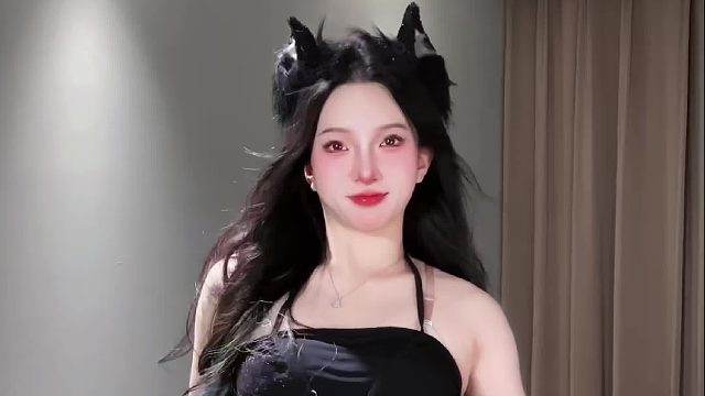 挺想回你消息的 可是你总不发