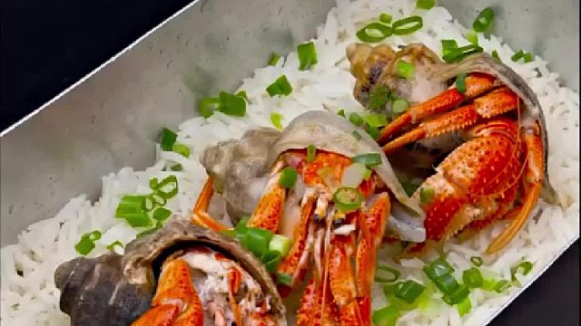 三个各怀心思的人在农村玩盲盒吃饭挑战