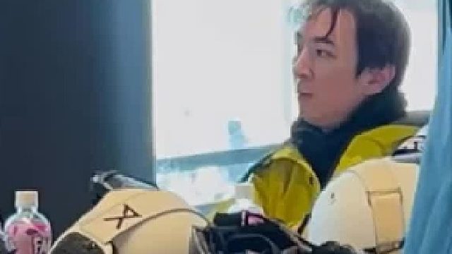 这么说吧！我就一个老婆，一天都有气无力，别说他了