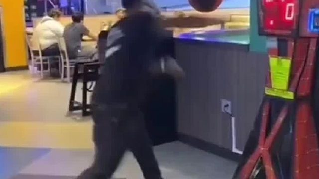 拳力测试想要打出高分需要力量和技巧