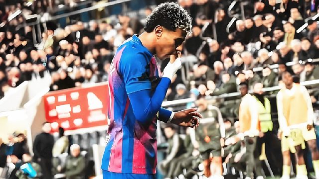 用进球还击！亚马尔被放铲造直红，穿裆抽射吹口哨庆祝