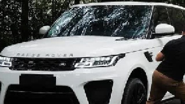 15万的老路虎用2万去改装，能有多帅~