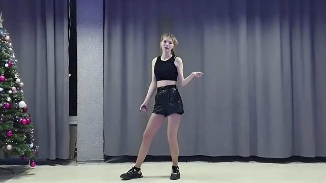 俄罗斯姑娘才艺表演24.02.02_海草