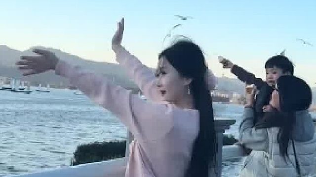 爱出片的女人到底有多拼？网友：提裤子那一下给我小脑整萎缩了。