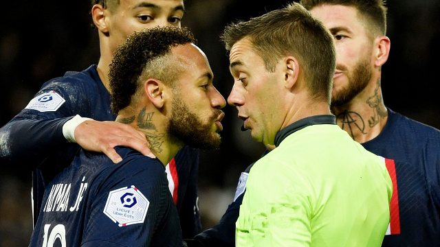 14场3红牌！内马尔名场面：掌掴 怒推对手一起被罚下