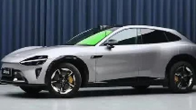 嫌弃原车轮毂太丑了 第一视角带你体验小米YU7更换轮毂