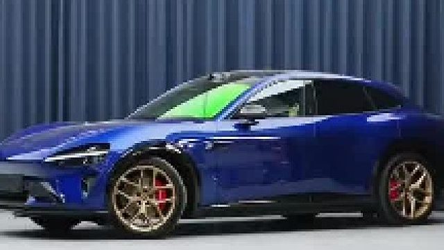 带你体验一下小米YU7升级前后车标黑化拉花 锻造古铜色轮毂