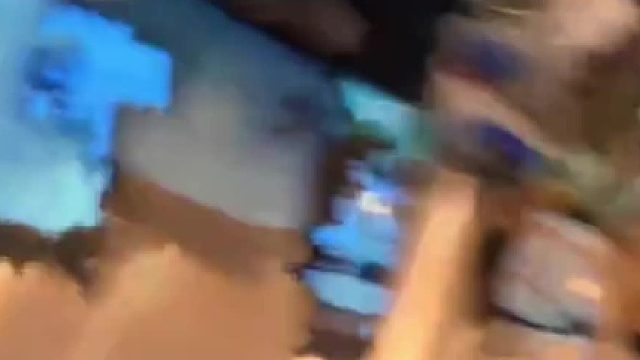 英国披萨店 做一个意大利辣香肠披萨