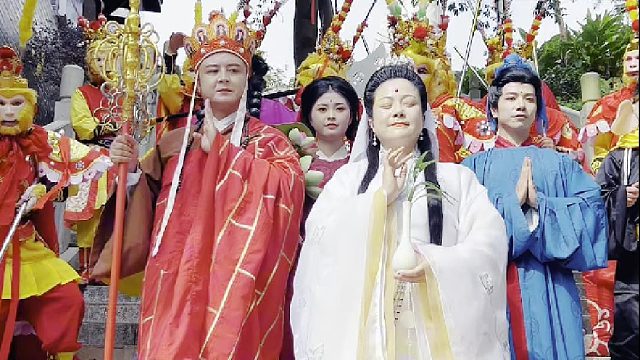 穿过人山人海，来到东莞观音山，心想事成，平安健康！